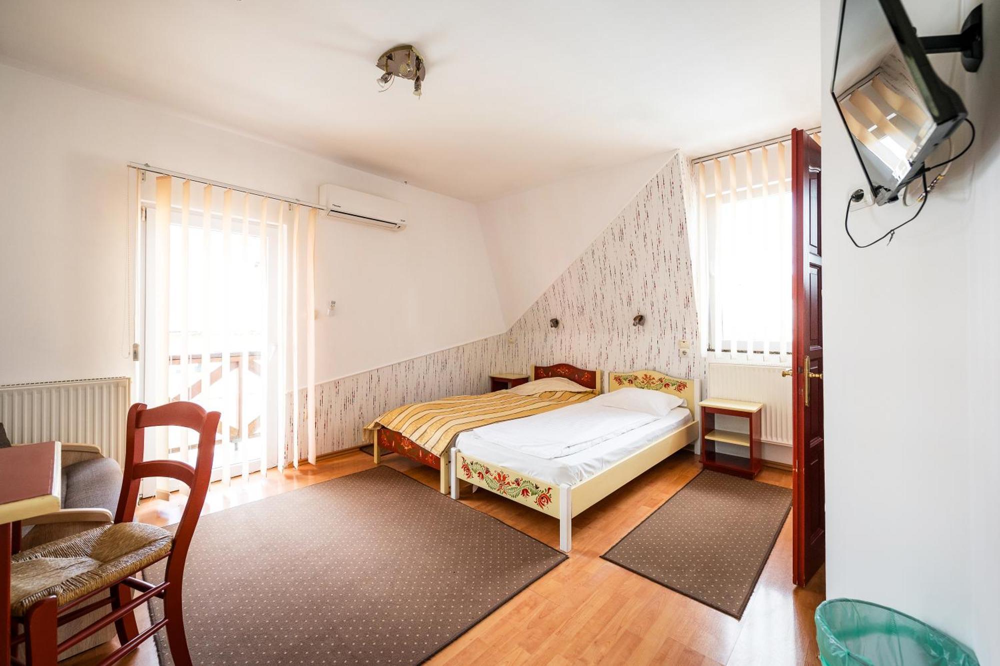 Hotel Sugas Sfantu Gheorghe  Exterior photo