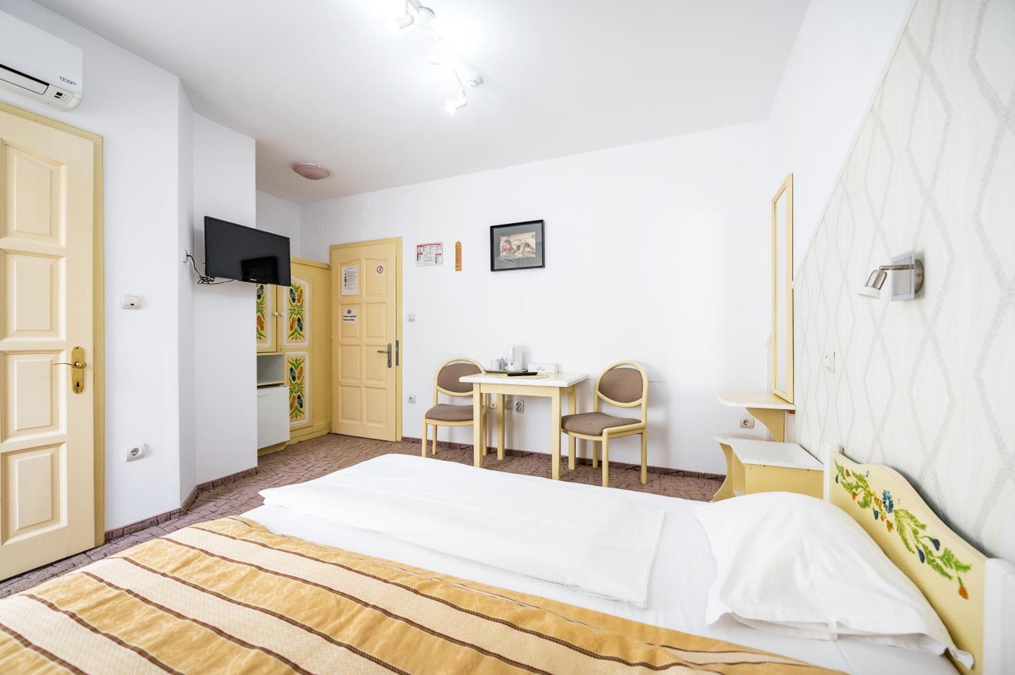 Hotel Sugas Sfantu Gheorghe  Exterior photo