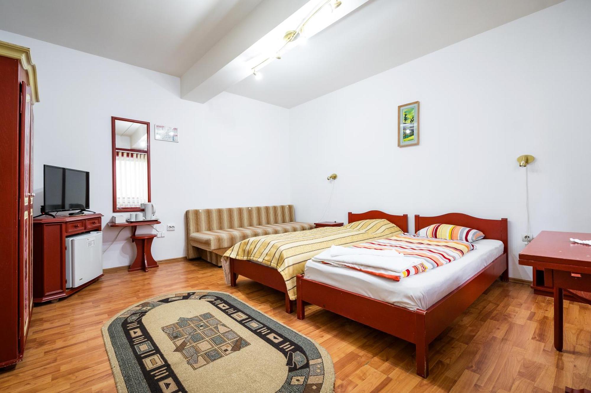 Hotel Sugas Sfantu Gheorghe  Exterior photo